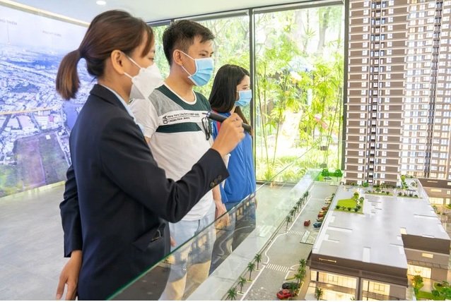  Người mua “nương tựa” vào đâu giữa bối cảnh ngân hàng siết vay bất động sản?
