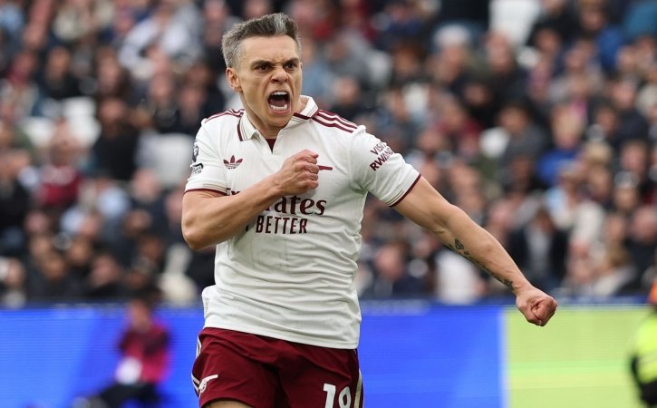 Giờ không vô địch thì chờ khi nào Arsenal?