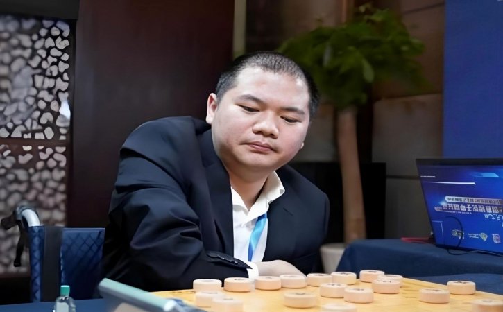 Kỳ thủ ngồi xe lăn khuynh đảo làng cờ tướng Trung Quốc
